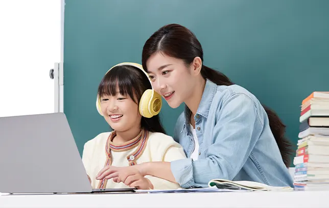 AI + 真人双引擎 定制学